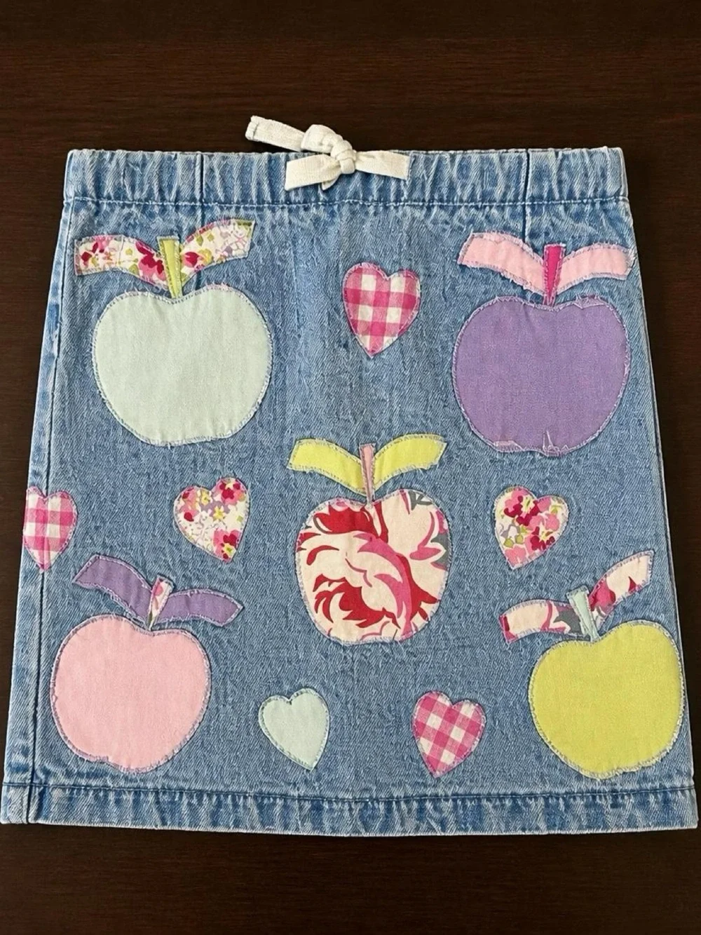 Mini Boden Girls 5-6Y Denim Apple Applique Skirt Blue Jean Floral Hearts EUC